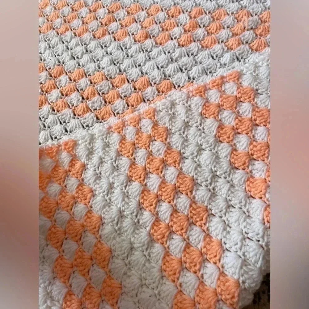 Baby‎ Afghan crocheted shell pattern orange and white EUC!